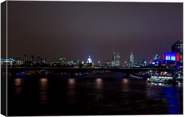 London Skyline Canvas Print by keith sutton