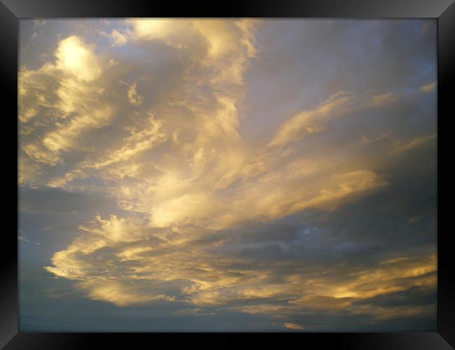 Transient wispy summer evening cloud Framed Print by Rhoda Howie