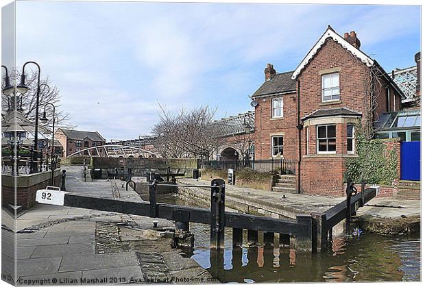 Lock 92 Lock Keepers Cottage. Canvas Print by Lilian Marshall