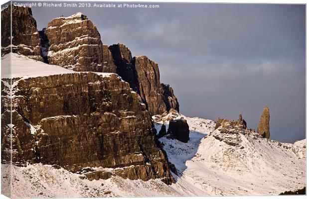 The storr in winter clothing Canvas Print by Richard Smith