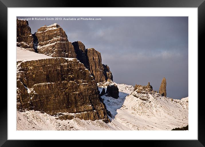 The storr in winter clothing Framed Mounted Print by Richard Smith
