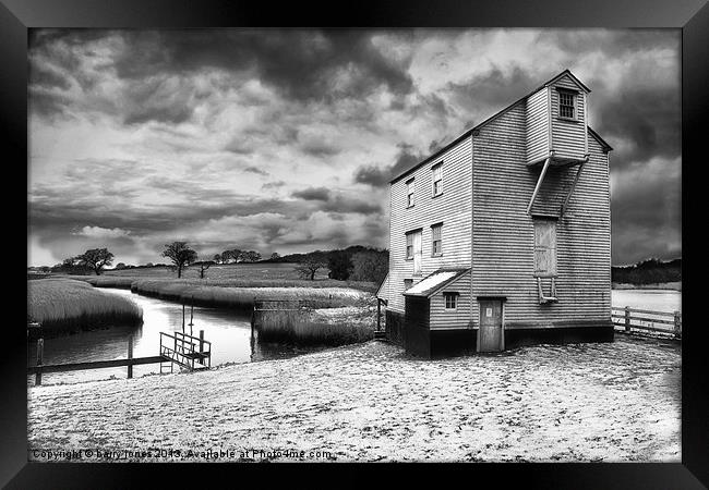 Thorrington tide mill Framed Print by barry jones