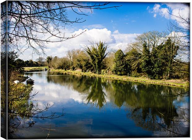 Kennet and Avon Canal Canvas Print by Mark Llewellyn