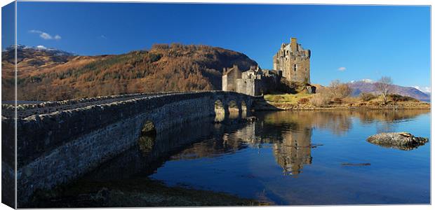 Eilean Donan castle Canvas Print by Macrae Images