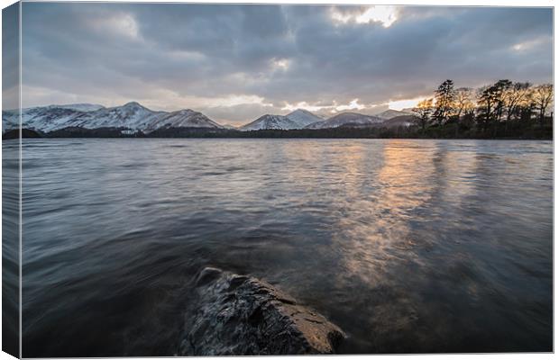 Looking over to Catbells and Hopegill Head Canvas Print by Phil Tinkler