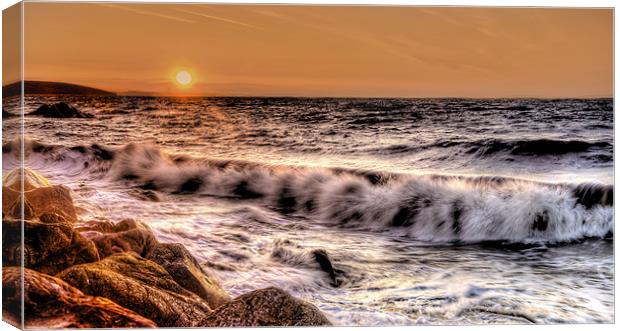 Waves crashing on the rocks Canvas Print by Simon West