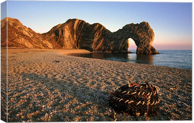 Durdle Door at dusk. Canvas Print by Ian Duffield