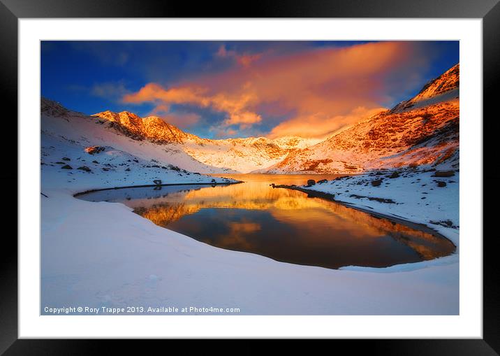 Llyn llydaw at dawn Framed Mounted Print by Rory Trappe