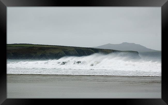 Whitesands Bay Framed Print by lee wilce