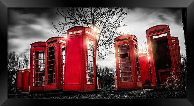 Red  Phonebox ART - Panoramic Framed Print by Ian Hufton