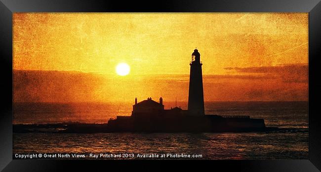 St Marys Lighthouse Framed Print by Ray Pritchard