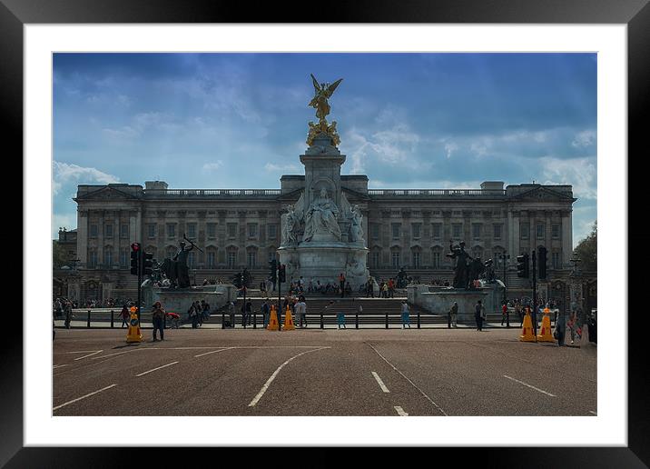 Buckingham Palace Framed Mounted Print by Dean Messenger