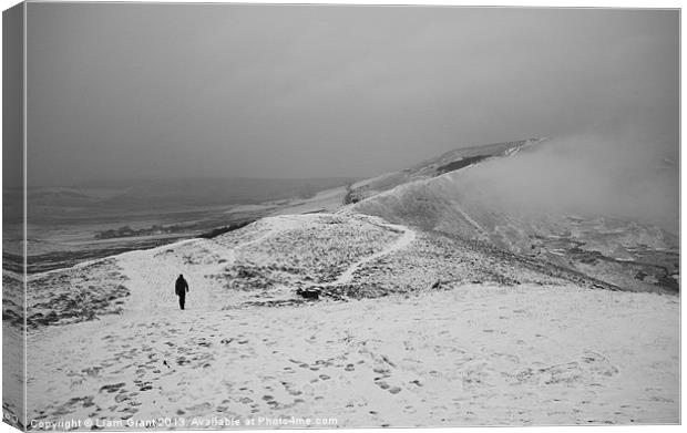 Walking Mam Tor in the snow Canvas Print by Liam Grant