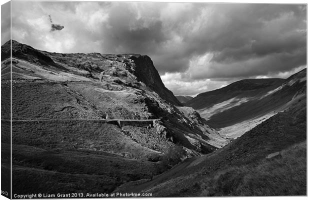 Fleetwith Pike and Honister Crag. Canvas Print by Liam Grant