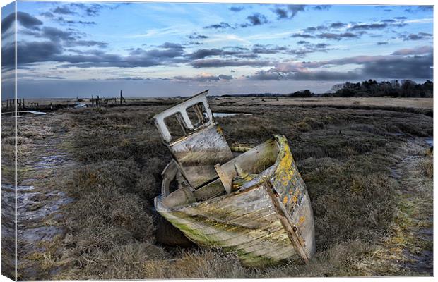 The Thornham boat wreck Canvas Print by Gary Pearson