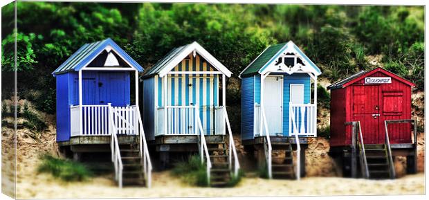 Beach huts Wells next sea Canvas Print by Gary Pearson