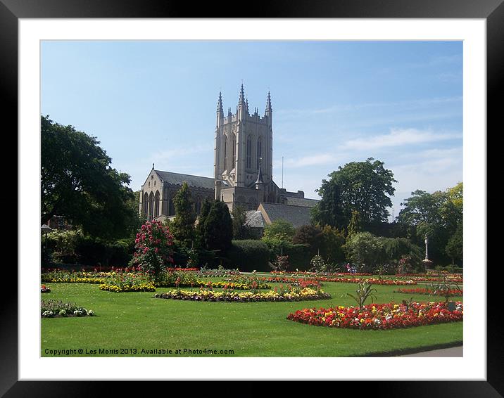 St Edmundsbury Cathedral Framed Mounted Print by Les Morris