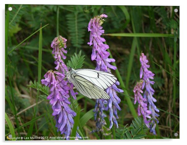 Black Veined White Acrylic by Lee Mullins