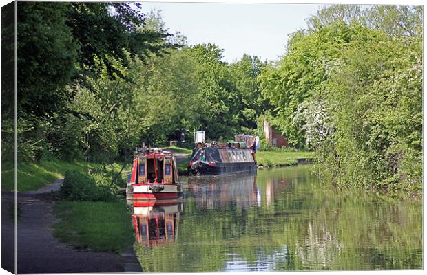 Houseboats on Oxford Canal Canvas Print by Tony Murtagh