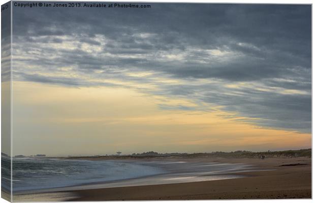 Coastal sunset Canvas Print by Ian Jones