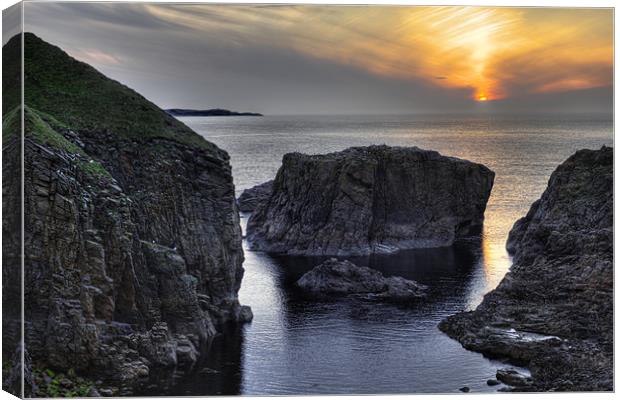 Portskerra Sunset Scotland Canvas Print by Derek Beattie