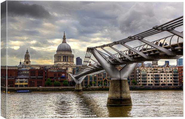 A Walk to St.Pauls Canvas Print by Stuart Gennery