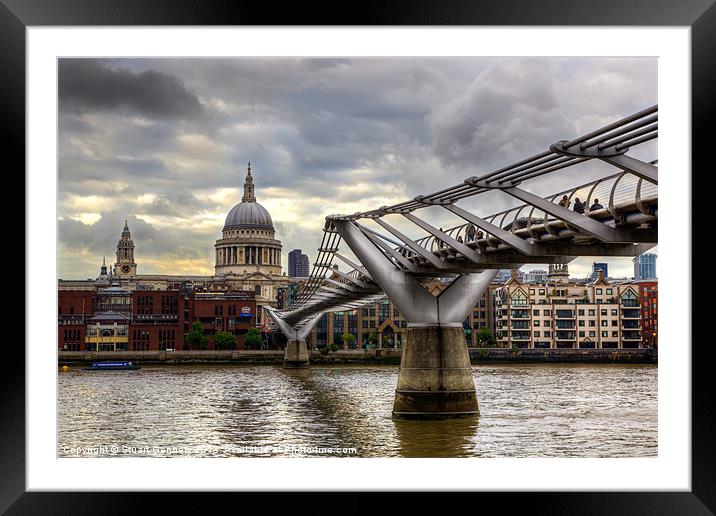 A Walk to St.Pauls Framed Mounted Print by Stuart Gennery