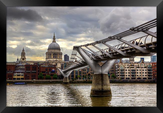 A Walk to St.Pauls Framed Print by Stuart Gennery