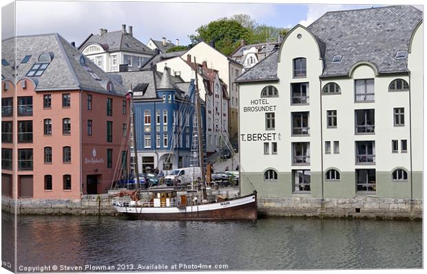 River boat and buildings Canvas Print by Steven Plowman