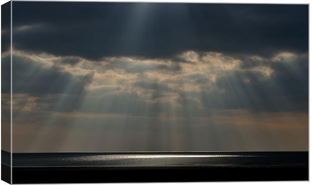 Crepuscular rays Canvas Print by Kevin OBrian