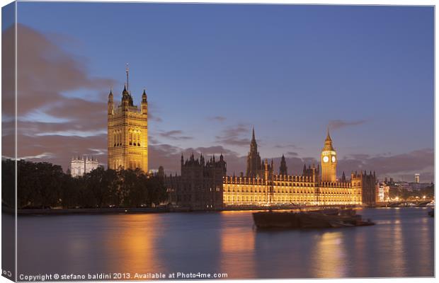 The house of parliament at night, London, UK Canvas Print by stefano baldini