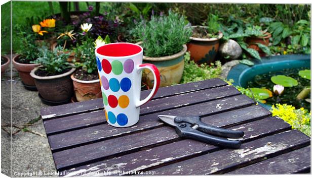 Tea break for the gardener Canvas Print by Lee Mullins