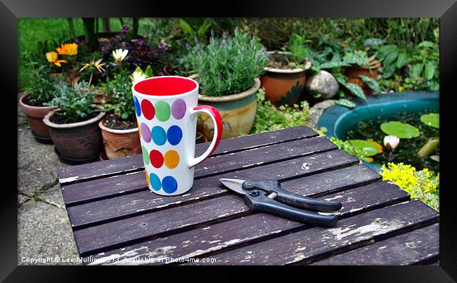 Tea break for the gardener Framed Print by Lee Mullins