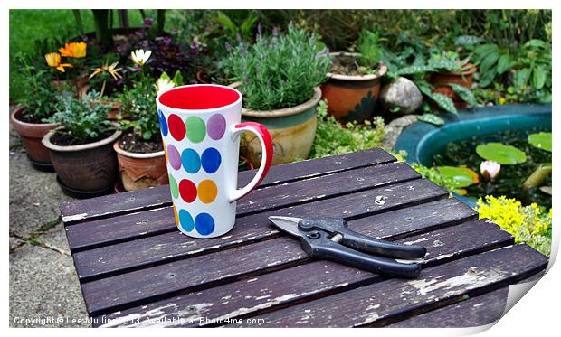Tea break for the gardener Print by Lee Mullins