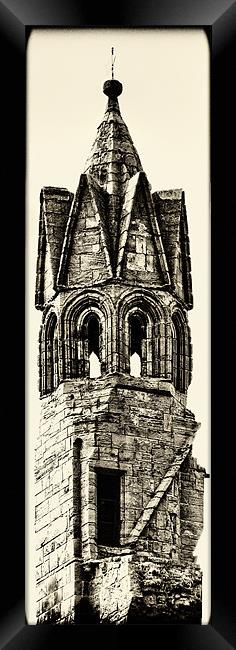 St Andrews Tower Framed Print by Fraser Hetherington