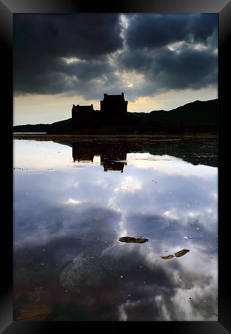 Eilean Donan Castle Framed Print by Grant Glendinning