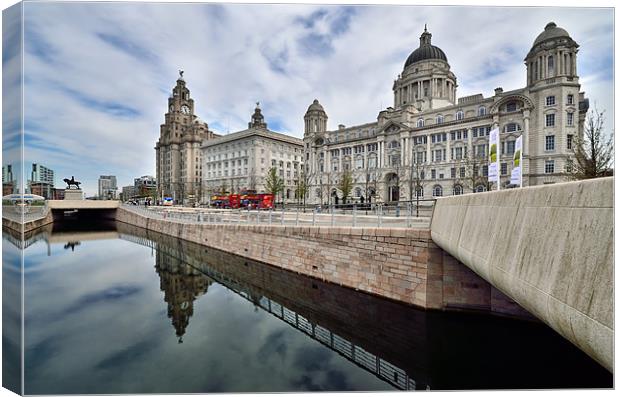The Three Graces Liverpool Canvas Print by Gary Kenyon