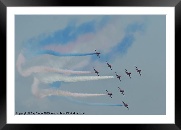 Red arrows flyby Framed Mounted Print by Roy Evans