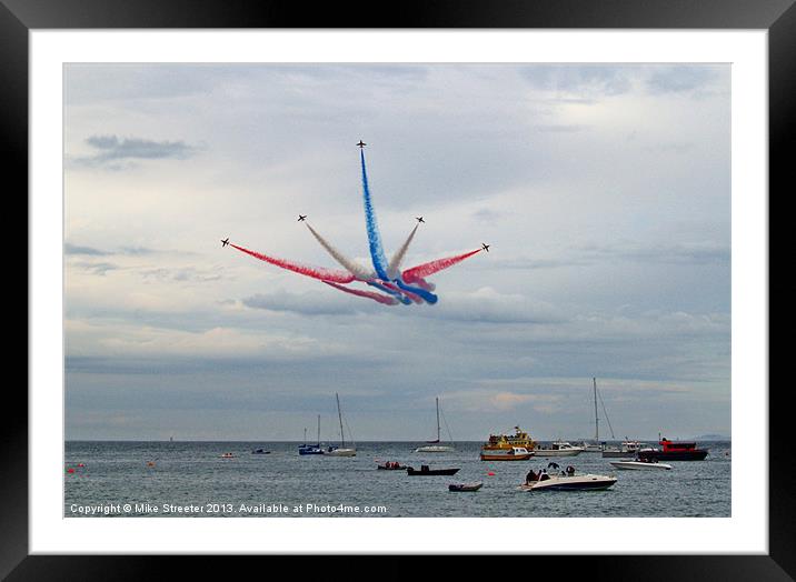 The  Red Arrows Framed Mounted Print by Mike Streeter