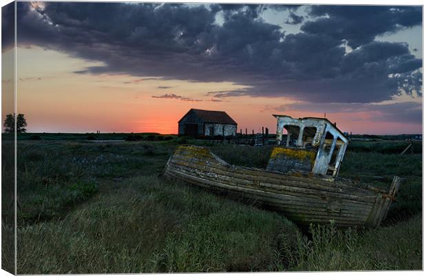 Sunset over the old wreck Canvas Print by Gary Pearson