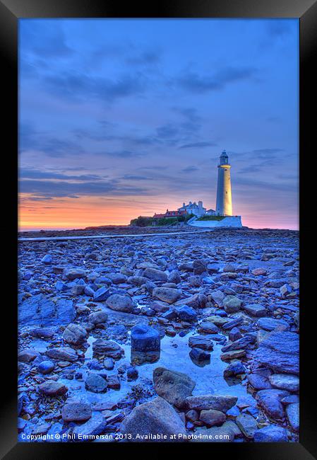 St Marys Lighthouse at Sunset Framed Print by Phil Emmerson