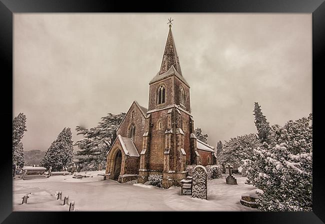 Snowy  Romsey Church Framed Print by stuart bennett