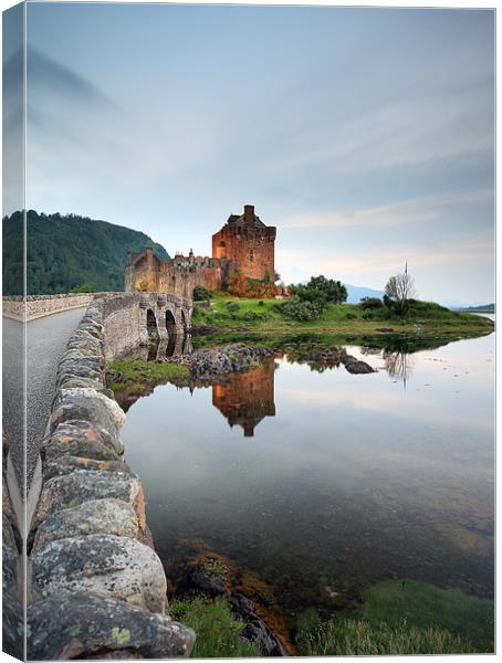 Eilean Donan Castle Canvas Print by Grant Glendinning