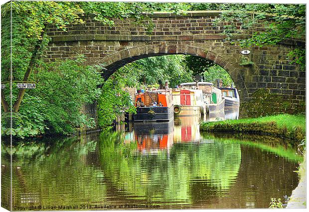 Bridge No 15 on the Rochdale Canal. Canvas Print by Lilian Marshall