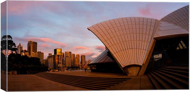 Sydney Opera house Canvas Print by peter tachauer