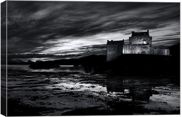 Eilean Donan Castle Canvas Print by David Smith