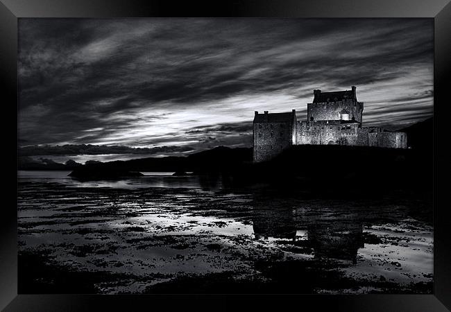 Eilean Donan Castle Framed Print by David Smith