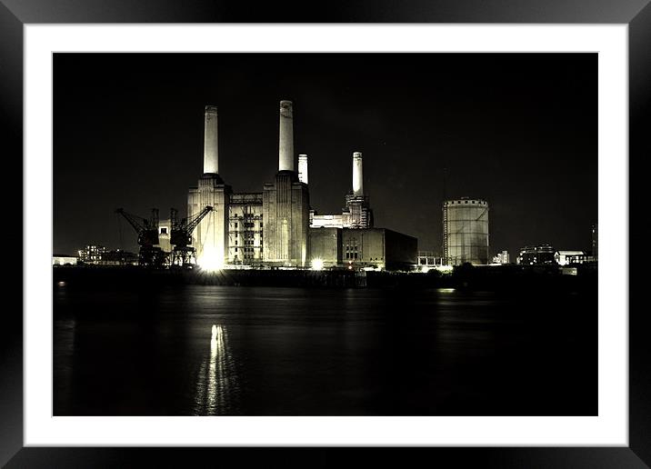 battersea power station Framed Mounted Print by David Smith