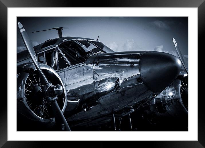 Chrome twin-engined beauty Framed Mounted Print by Gareth Burge Photography