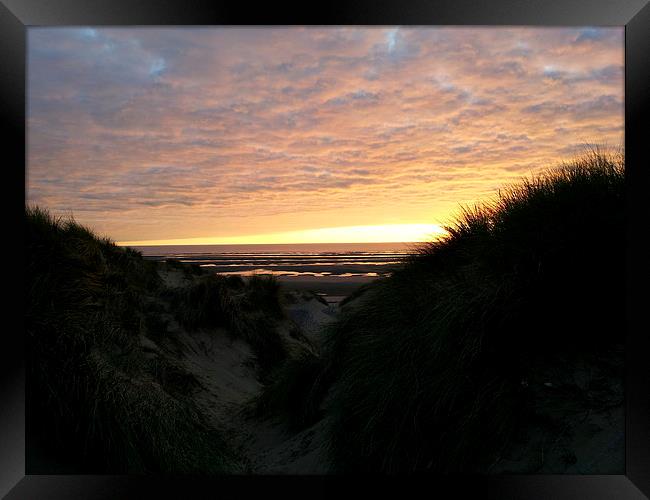 Sand dune sunset Framed Print by kenny dyson